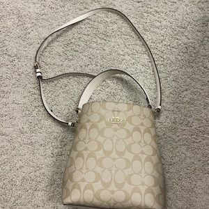 Coach bucket hand bag in neutral tones